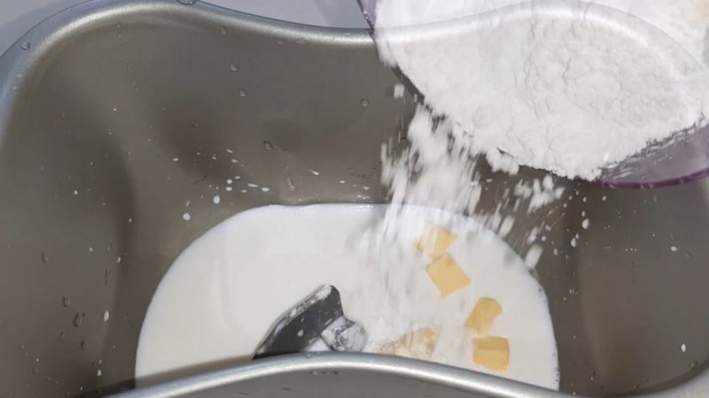 米粉ロールパン。材料投入